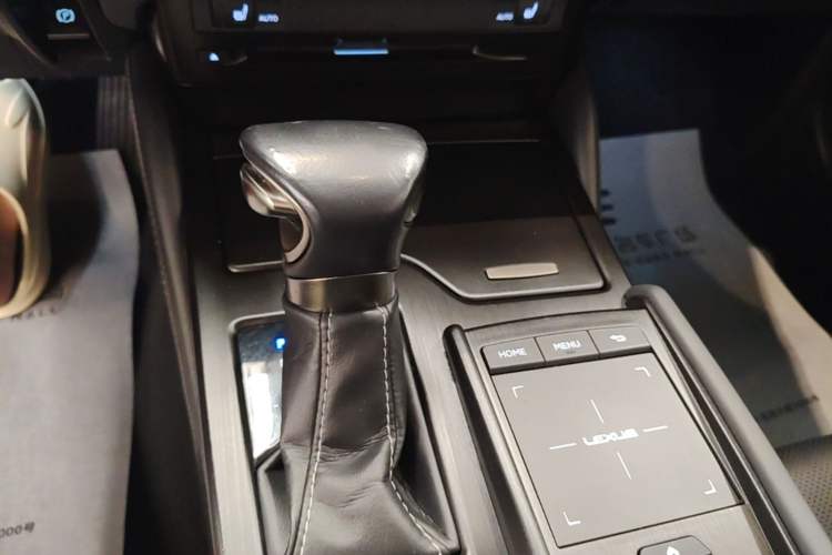 Used Lexus ES 2018 200 Excellence Edition China VI Standard Gear Lever