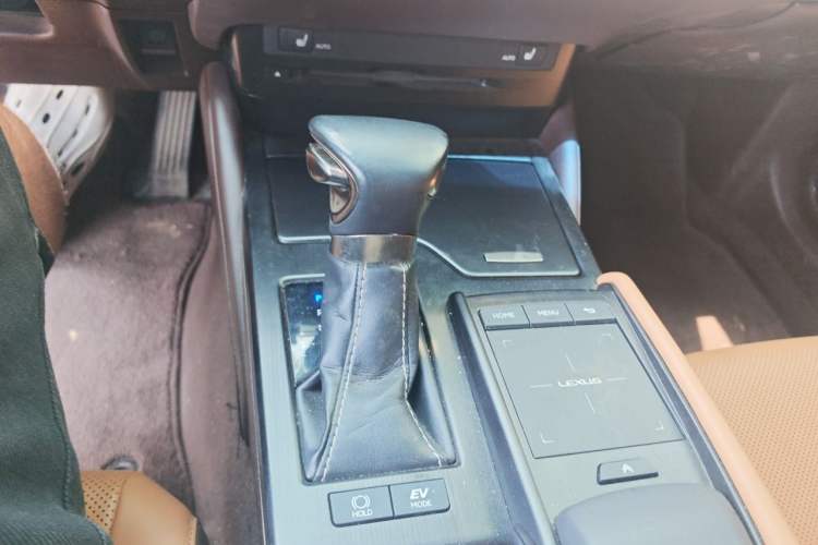 Used Lexus ES 2018 300h Premier Edition China VI Standard Gear Lever