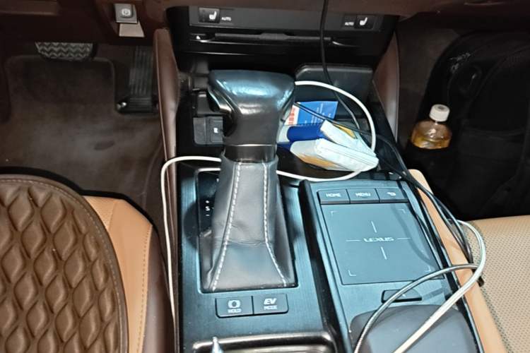Used Lexus ES 2018 300h Premier Edition China V Standard Gear Lever