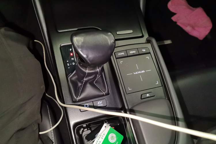 Used Lexus ES 2018 300h Premier Edition China VI Standard Gear Lever
