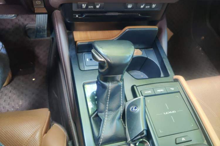 Used Lexus ES 2018 300h Premium Edition China V Standard Gear Lever