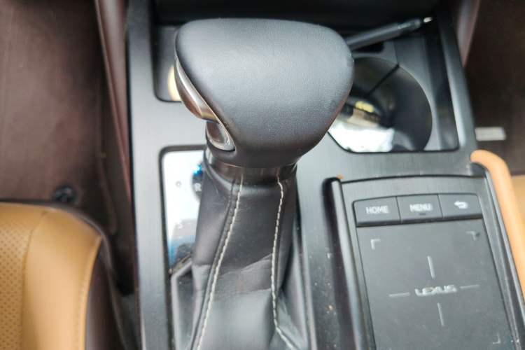Used Lexus ES 2018 200 Excellence Edition China VI Standard Gear Lever