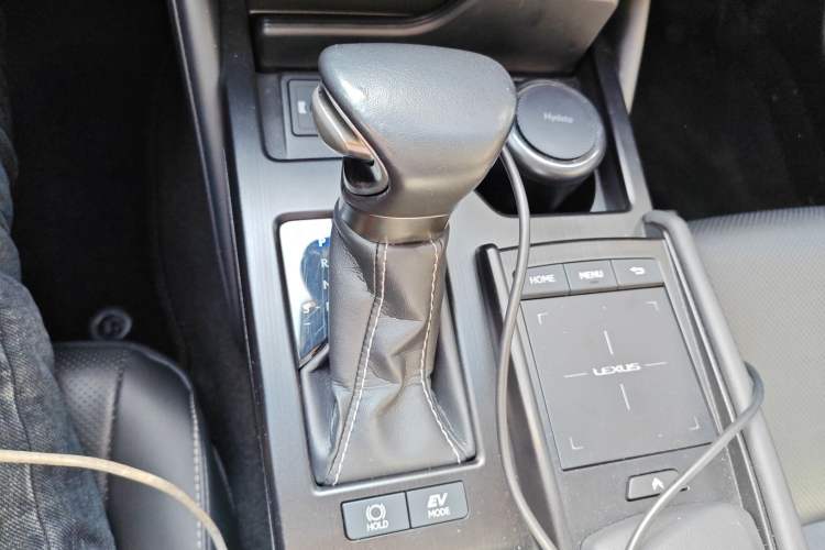 Used Lexus ES 2018 300h Premier Edition China VI Standard Gear Lever