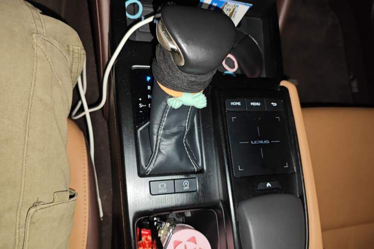 Used Lexus ES 2018 200 Excellence Edition China VI Standard Gear Lever