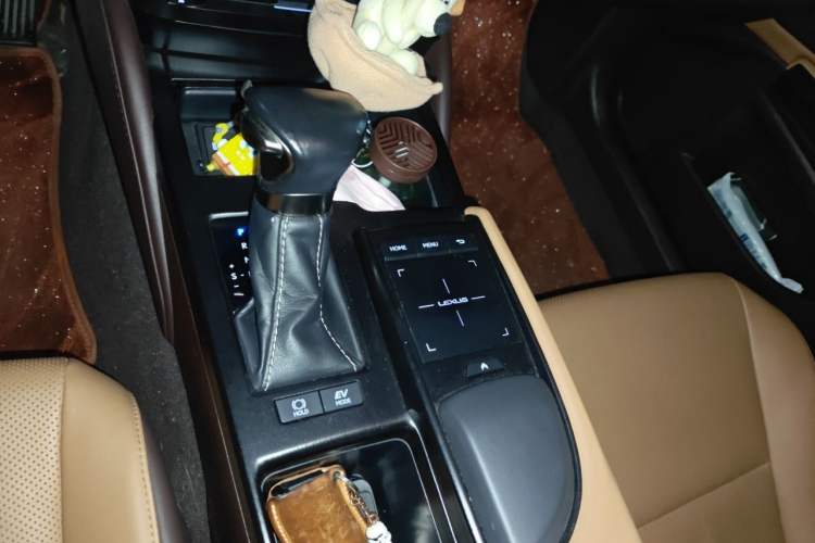 Used Lexus ES 2018 300h Premier Edition China V Standard Gear Lever