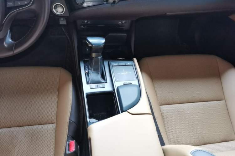 Used Lexus ES 2018 200 Excellence Edition China V Standard Gear Lever
