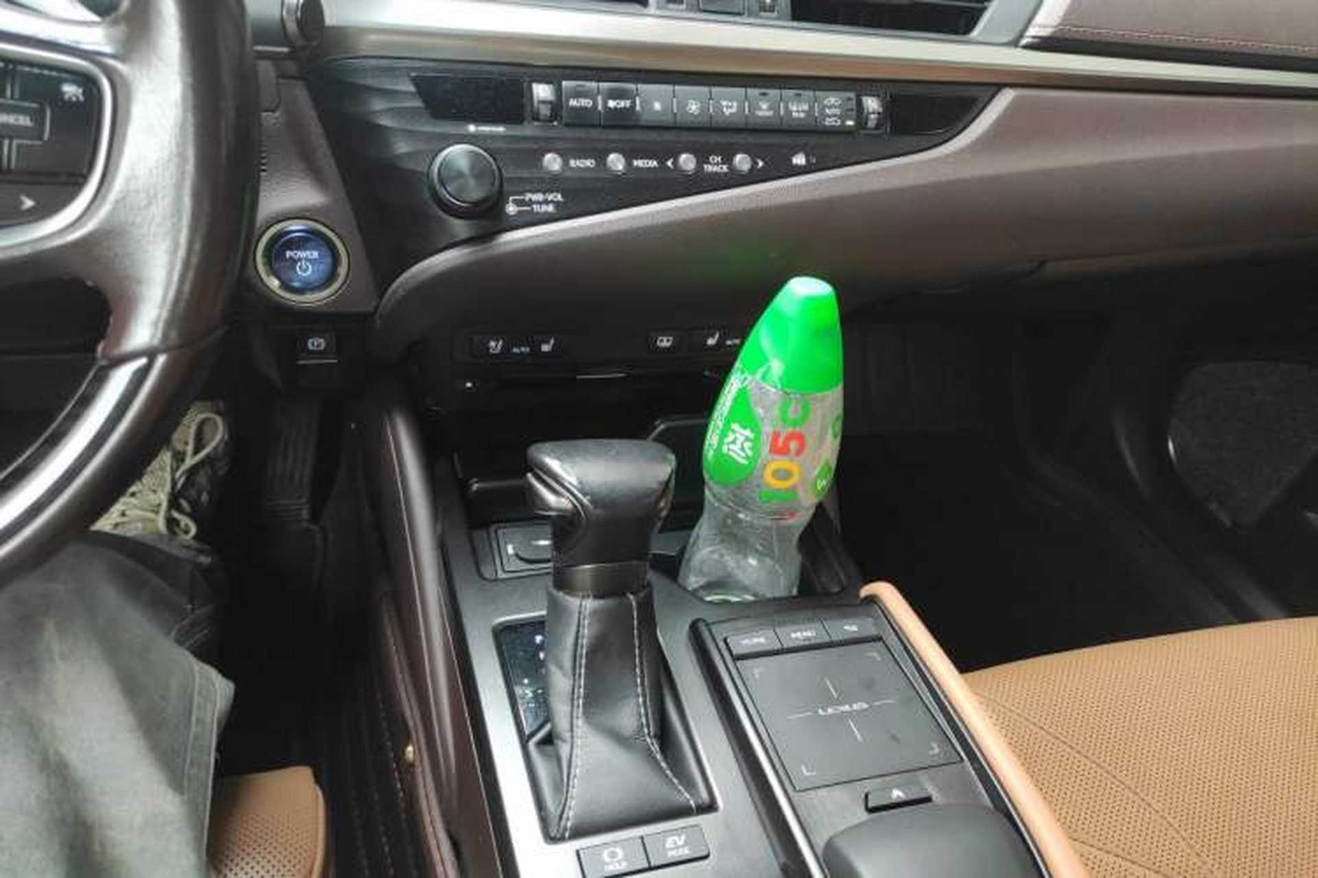 Used Lexus ES 2018 300h Premium Edition China VI Standard Gear Lever