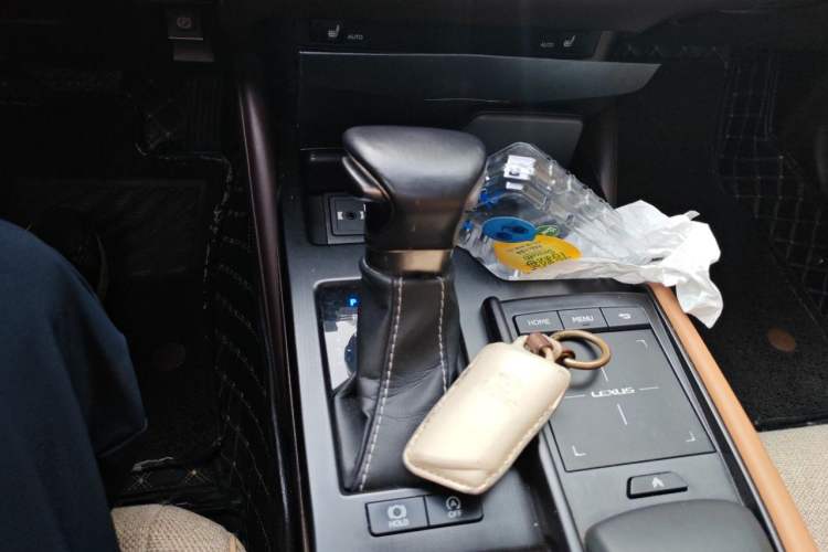 Used Lexus ES 2018 260 Excellence Edition China V Standard Gear Lever