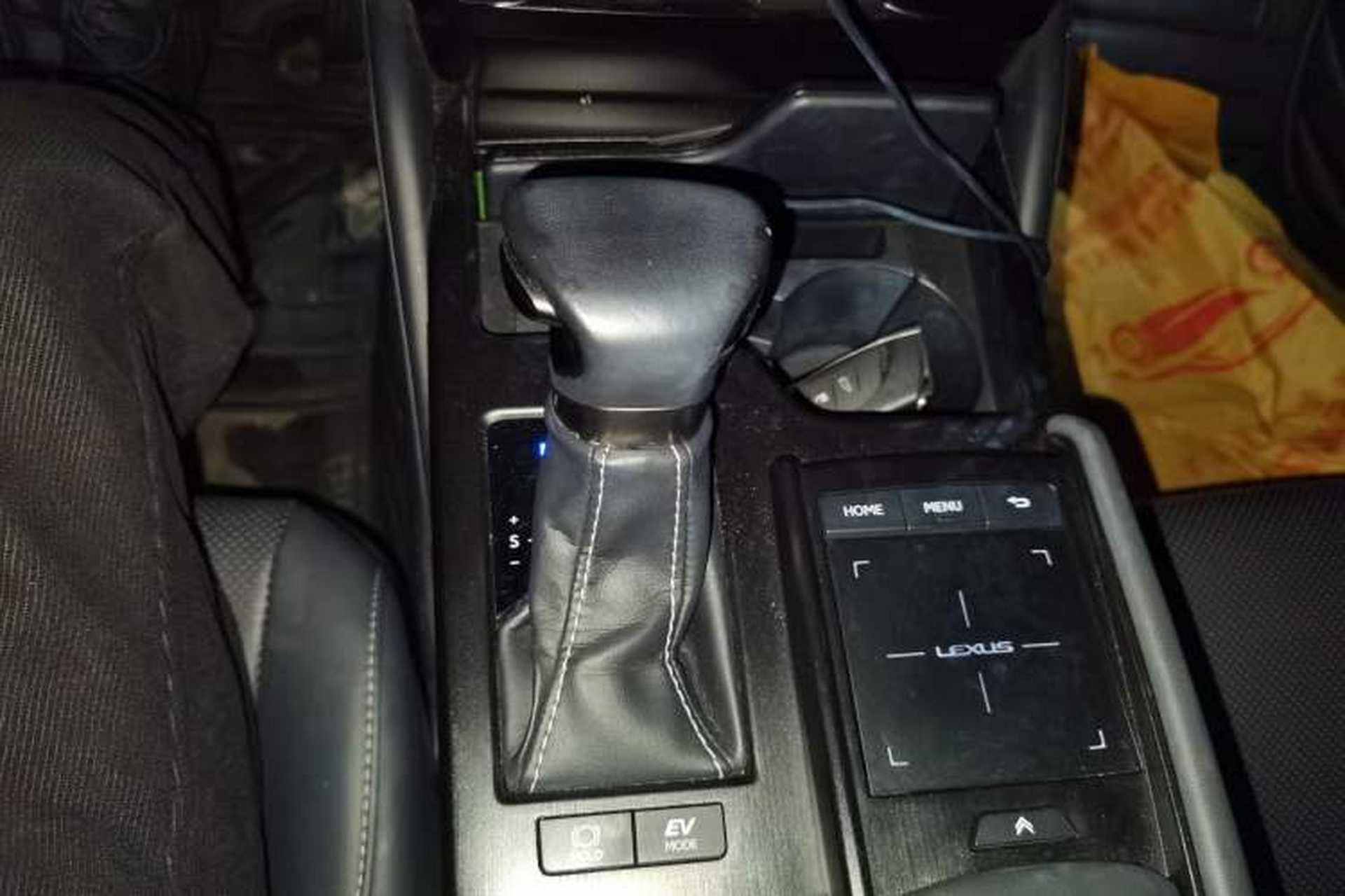 Used Lexus ES 2018 300h Premier Edition China V Standard Gear Lever