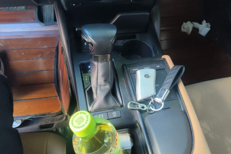 Used Lexus ES 2018 200 Excellence Edition China VI Standard Gear Lever