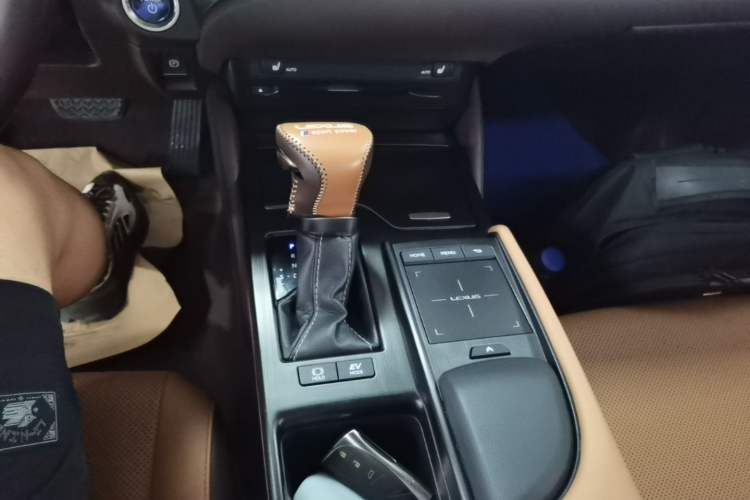 Used Lexus ES 2018 300h Premier Edition China V Standard Gear Lever