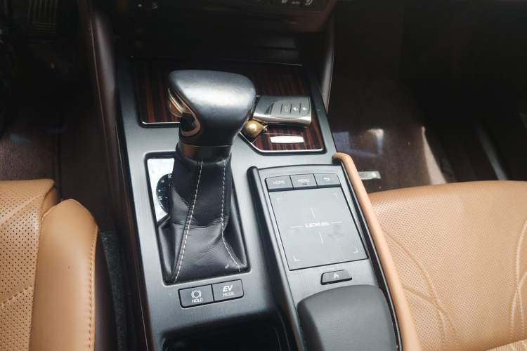 Used Lexus ES 2018 300h Premium Edition China V Standard Gear Lever