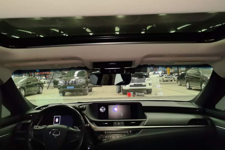 Used Lexus ES 2018 300h Premier Edition China VI Standard Headliner