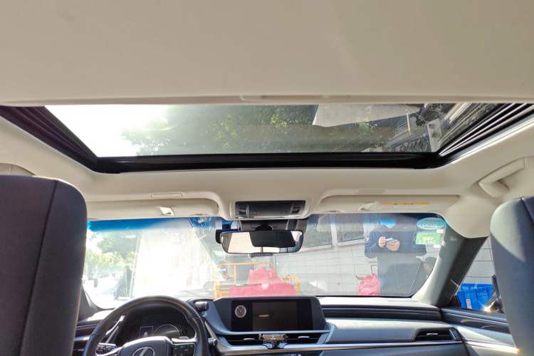 Used Lexus ES 2018 300h Premier Edition China VI Standard Headliner