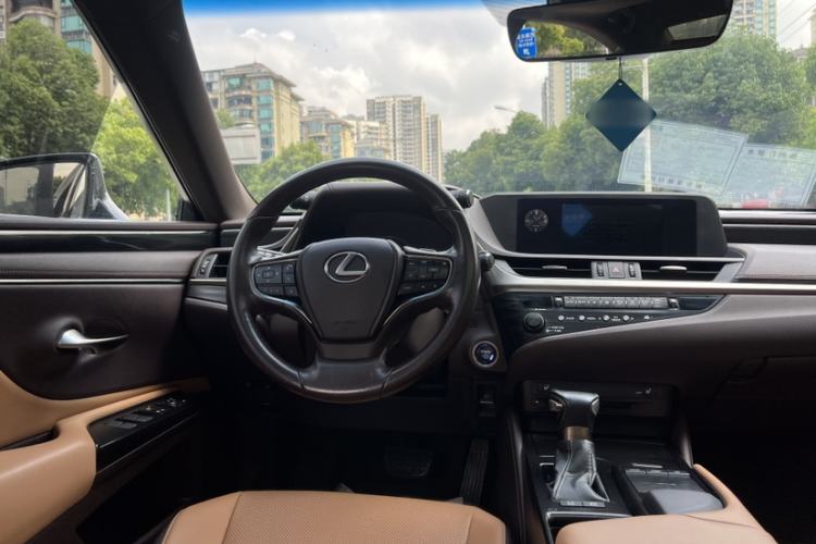 Used Lexus ES 2018 300h Premier Edition China VI Standard Interior 1
