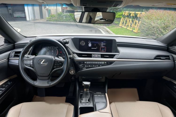 Used Lexus ES 2018 200 Excellence Edition China V Standard Interior 1