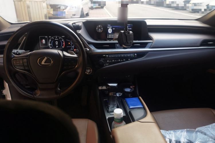 Used Lexus ES 2018 200 Excellence Edition China V Standard Interior 2