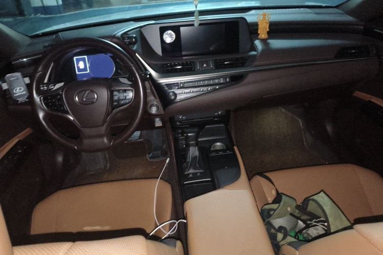 Used Lexus ES 2018 200 Excellence Edition China V Standard Interior 2