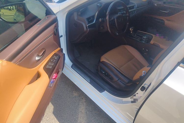 Used Lexus ES 2018 200 Excellence Edition China V Standard Interior 3