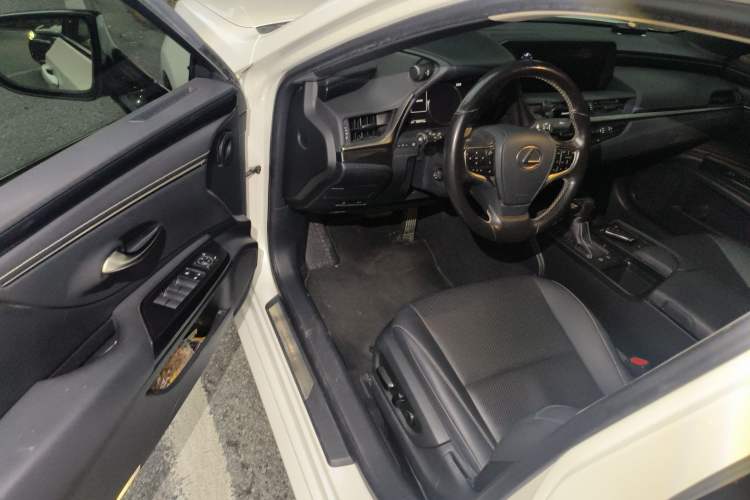 Used Lexus ES 2018 200 Excellence Edition China V Standard Interior 3