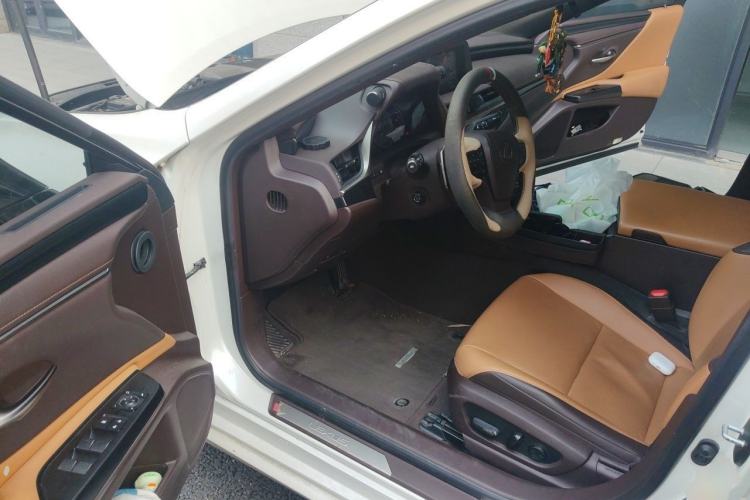 Used Lexus ES 2018 200 Excellence Edition China V Standard Interior 3