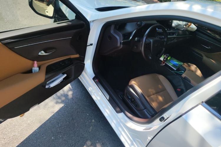 Used Lexus ES 2018 200 Excellence Edition China V Standard Interior 3