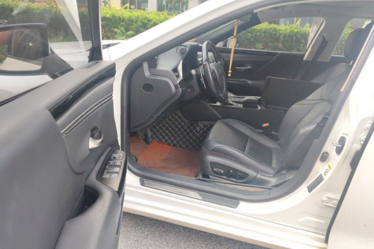 Used Lexus ES 2018 200 Excellence Edition China V Standard Interior 3