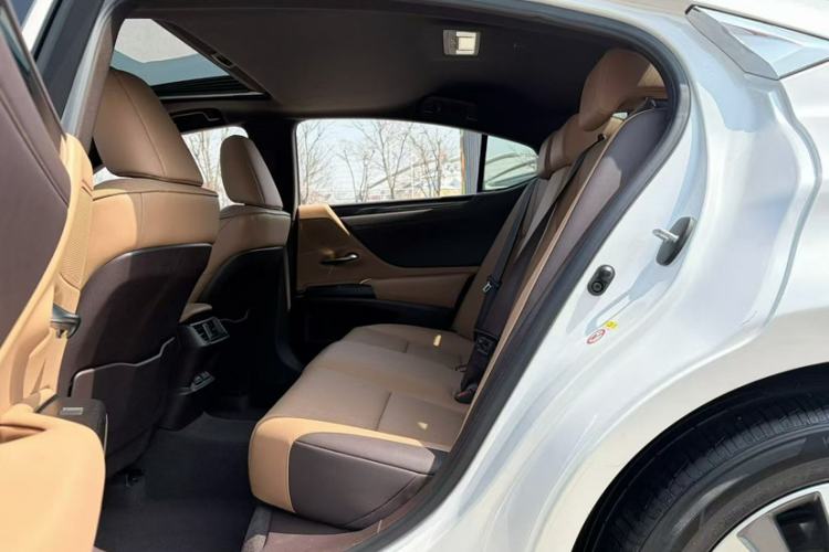 Used Lexus ES 2018 200 Excellence Edition China V Standard Interior 3