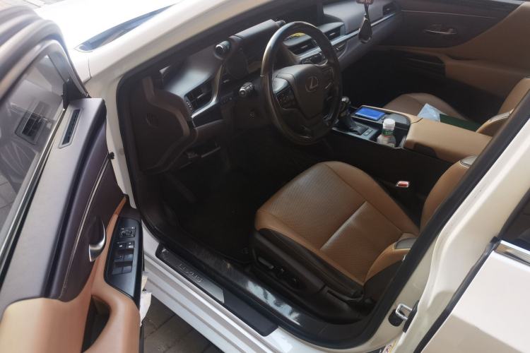 Used Lexus ES 2018 200 Excellence Edition China V Standard Interior 3