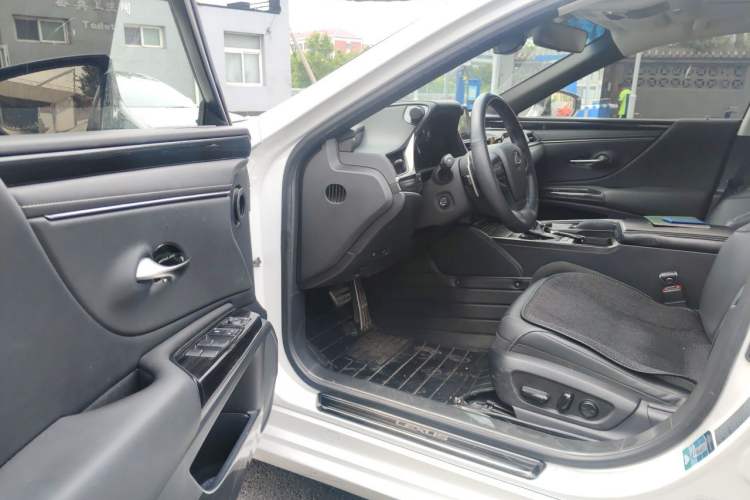 Used Lexus ES 2018 200 Excellence Edition China V Standard Interior 3