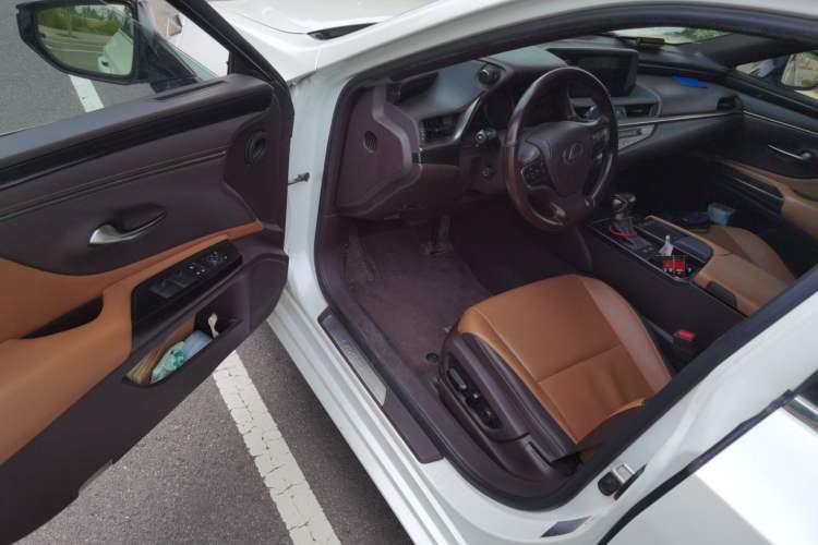 Used Lexus ES 2018 200 Excellence Edition China V Standard Interior 3