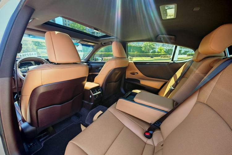 Used Lexus ES 2018 200 Excellence Edition China VI Standard Interior 4