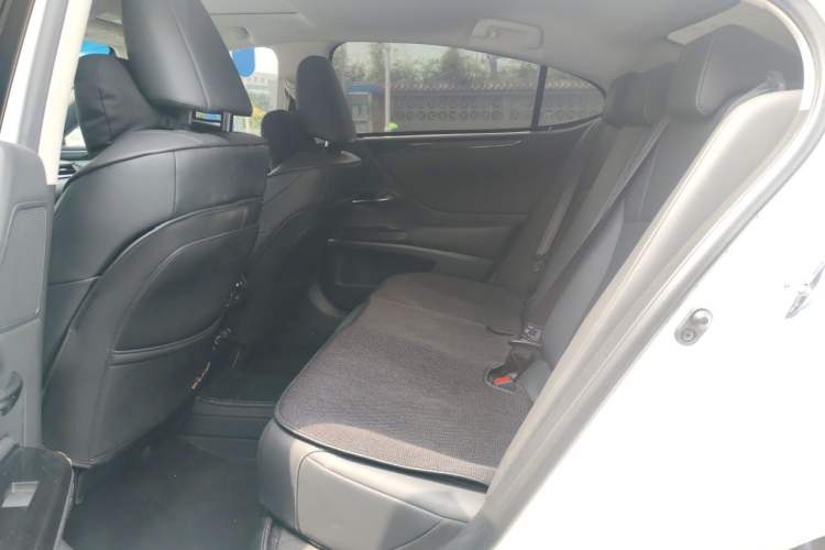 Used Lexus ES 2018 200 Excellence Edition China V Standard Interior 4