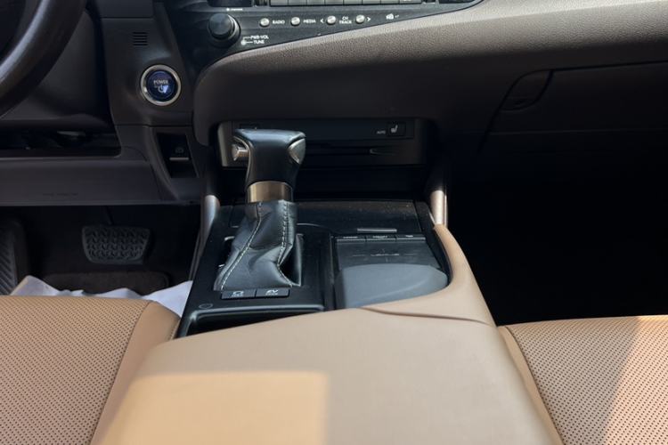 Used Lexus ES 2018 300h Premier Edition China VI Standard Interior 5