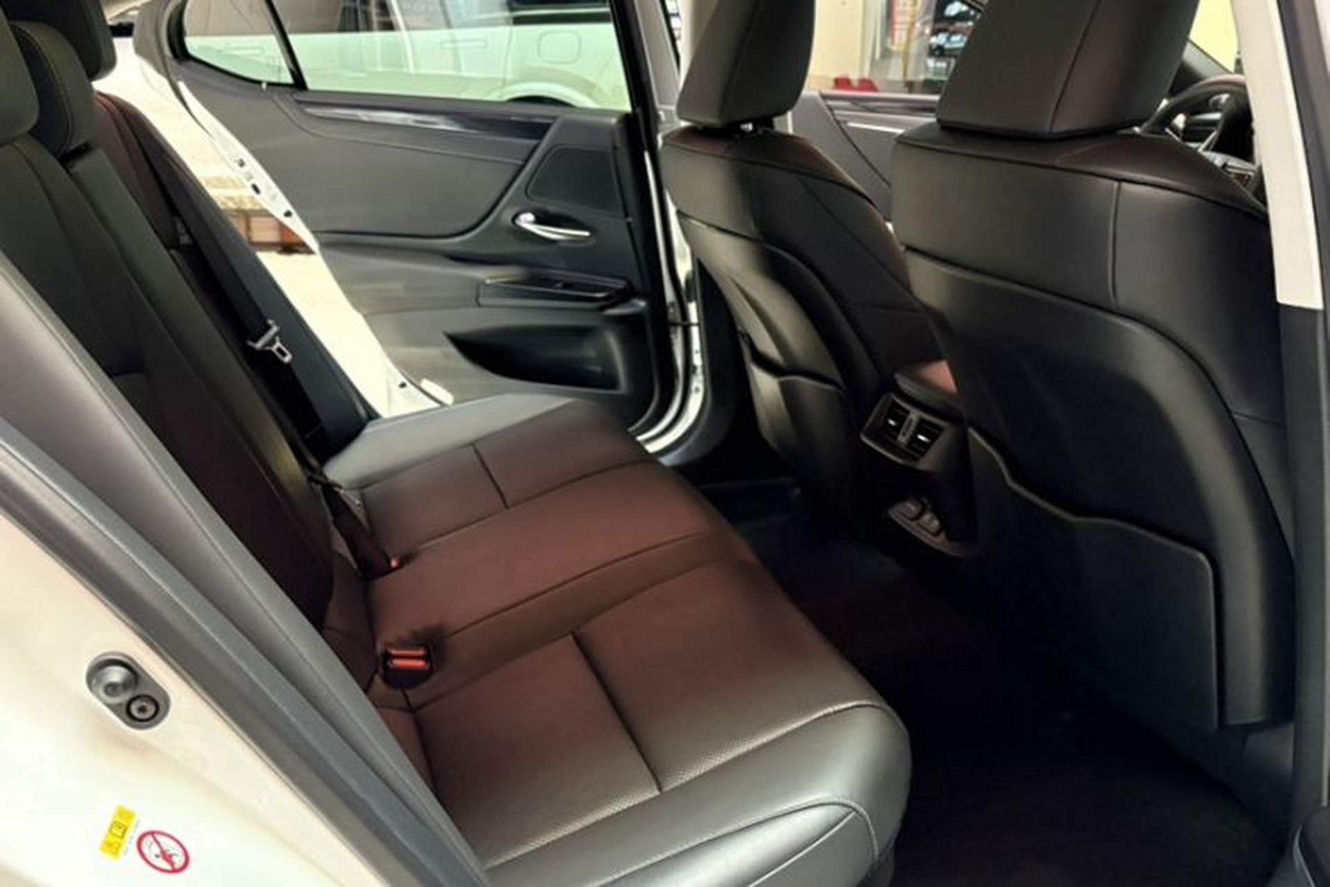 Used Lexus ES 2018 300h Premier Edition China VI Standard Interior 5