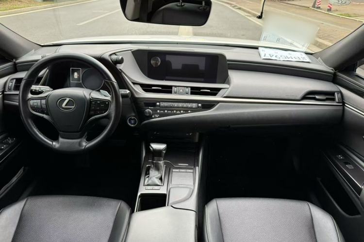 Used Lexus ES 2018 300h Premier Edition China VI Standard Interior 6