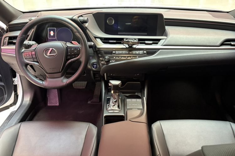 Used Lexus ES 2018 300h Premier Edition China VI Standard Interior 6