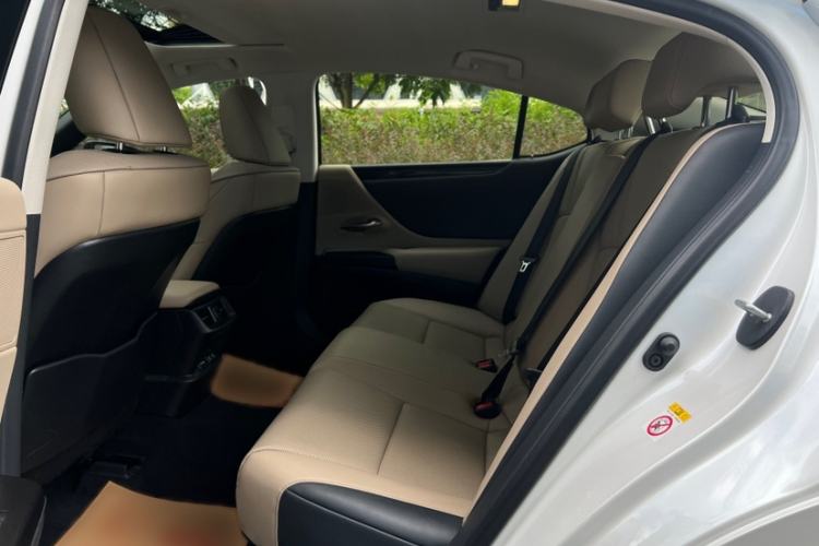 Used Lexus ES 2018 200 Excellence Edition China V Standard Interior 6