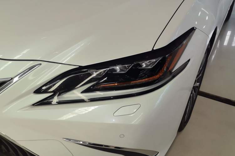 Used Lexus ES 2018 300h Premium Edition China V Standard Left Front Headlight