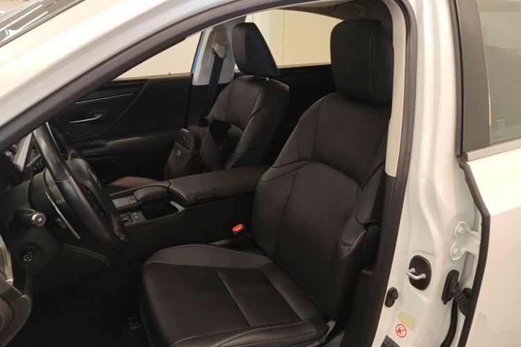 Used Lexus ES 2018 200 Excellence Edition China VI Standard Left Front Seat