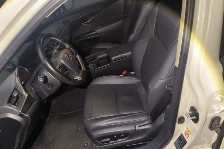 Used Lexus ES 2018 200 Excellence Edition China V Standard Left Front Seat