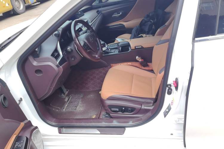 Used Lexus ES 2018 200 Excellence Edition China V Standard Left Front Seat