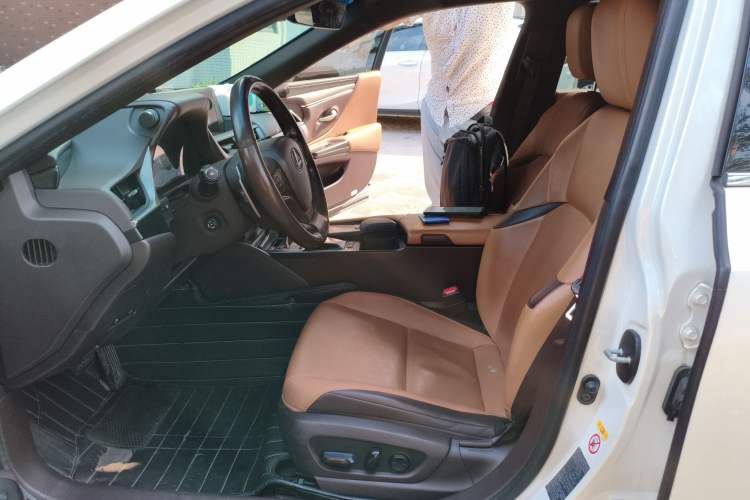 Used Lexus ES 2018 200 Excellence Edition China V Standard Left Front Seat