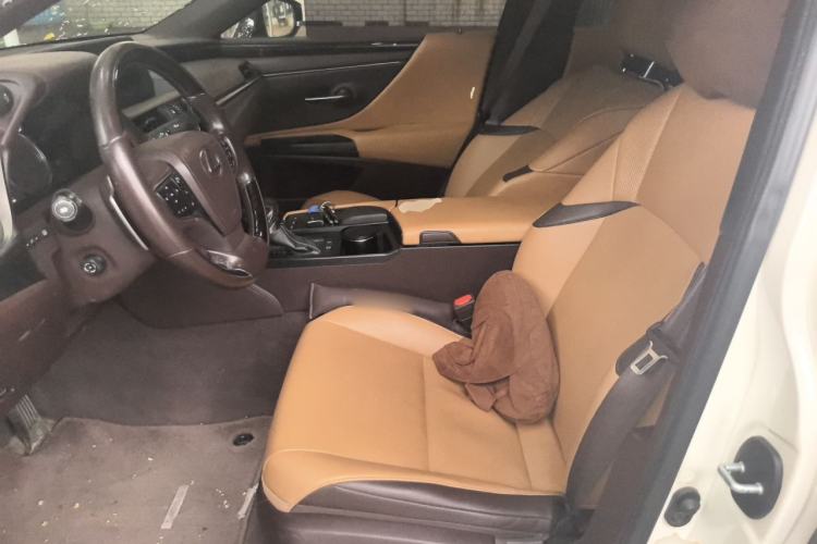 Used Lexus ES 2018 200 Luxury Edition China V Standard Left Front Seat