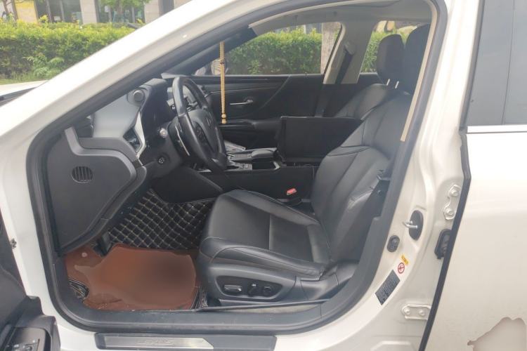 Used Lexus ES 2018 200 Excellence Edition China V Standard Left Front Seat