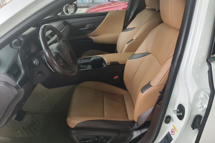 Used Lexus ES 2018 300h Premier Edition China VI Standard Left Front Seat