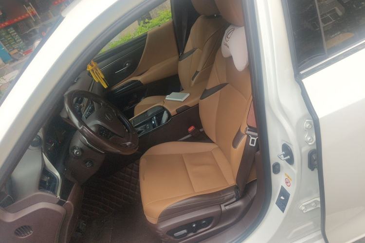 Used Lexus ES 2018 300h Premier Edition China VI Standard Left Front Seat