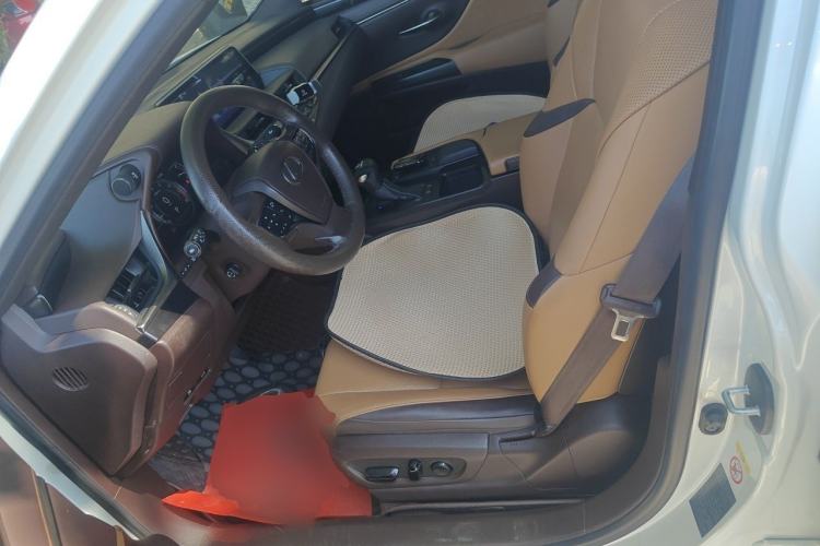 Used Lexus ES 2018 200 Excellence Edition China V Standard Left Front Seat