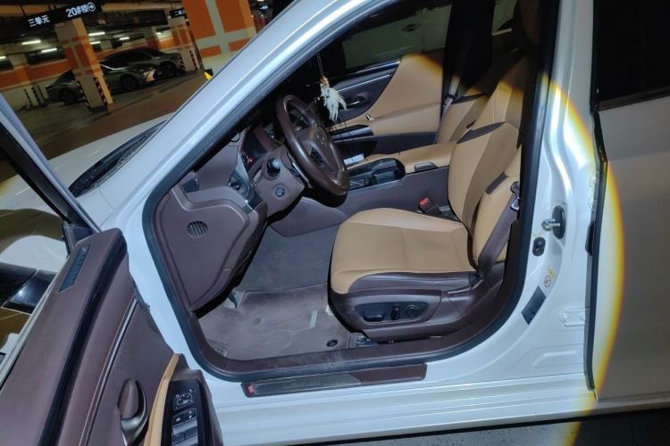Used Lexus ES 2018 200 Excellence Edition China V Standard Left Front Seat