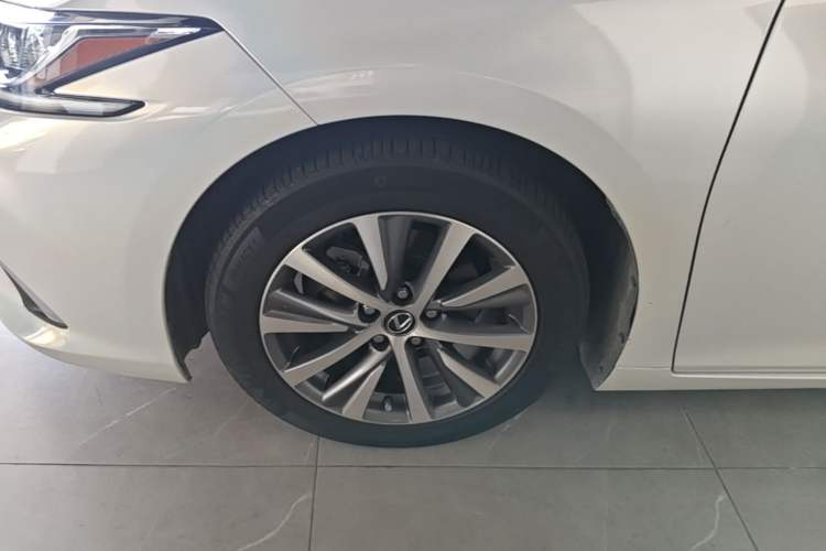 Used Lexus ES 2018 300h Premier Edition China VI Standard Left Front Wheel Hub